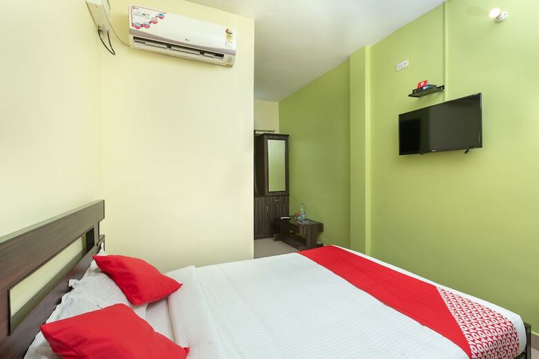 Hotel Oyo 22408 Apple Tree Residency