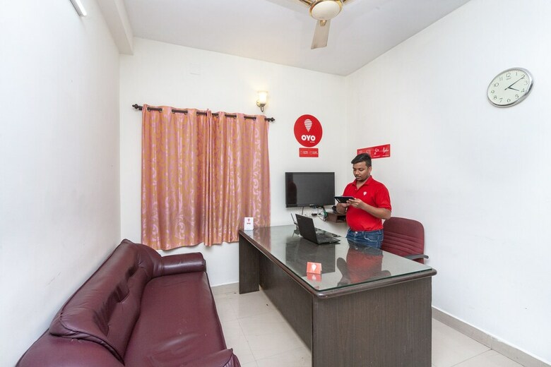 Hotel Oyo 22019 Skye Service Apartments