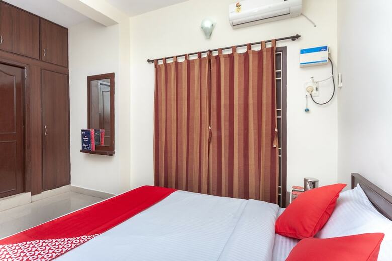 Hotel Oyo 22019 Skye Service Apartments