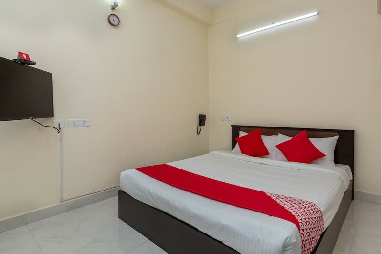 Hotel Oyo 23081 Little Stay Service Apartments
