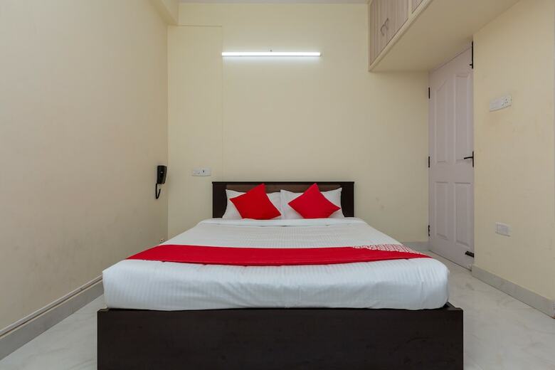 Hotel Oyo 23081 Little Stay Service Apartments