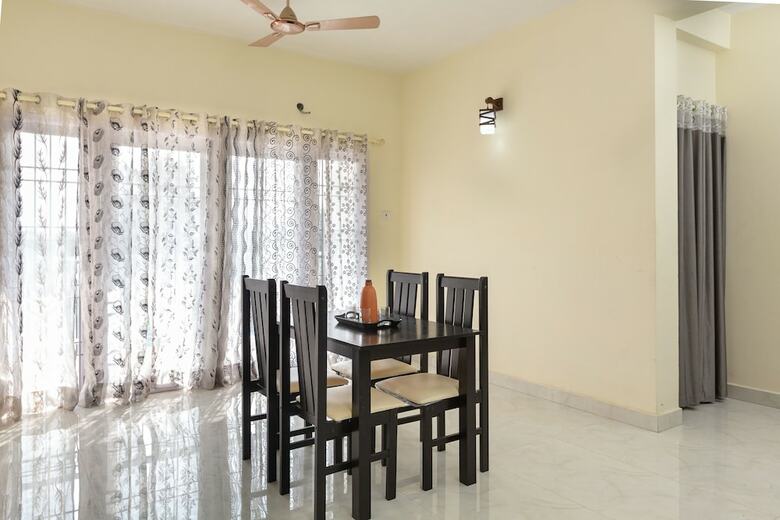 Hotel Oyo 23081 Little Stay Service Apartments