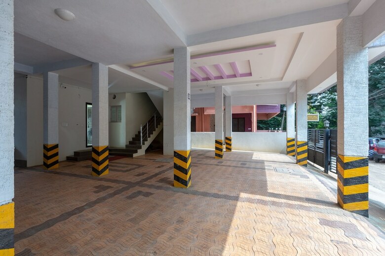 Hotel Oyo 23081 Little Stay Service Apartments
