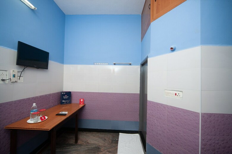 Hotel Oyo 24053 Auro Gp Guest House