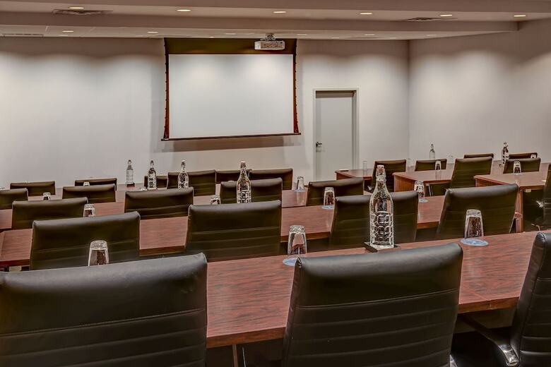 Sheraton Eatontown Hotel