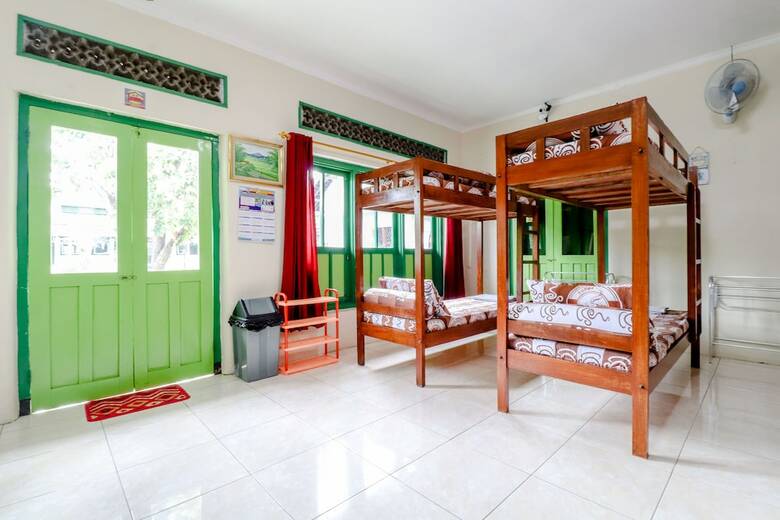 Hostal Bahagia Sederhana Home Stay - Hostel