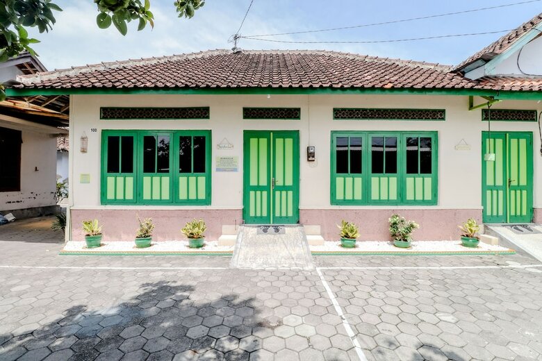 Hostal Bahagia Sederhana Home Stay - Hostel