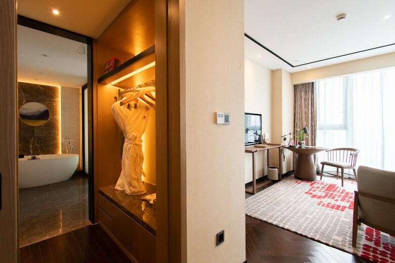 Hotel Ramada Plaza Wyndham Wenzhou Cangnan