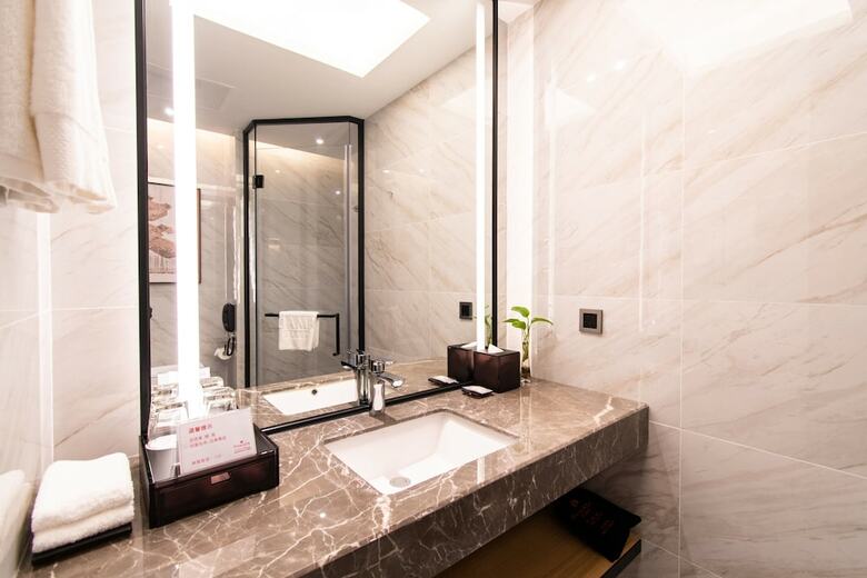 Hotel Ramada Plaza Wyndham Wenzhou Cangnan