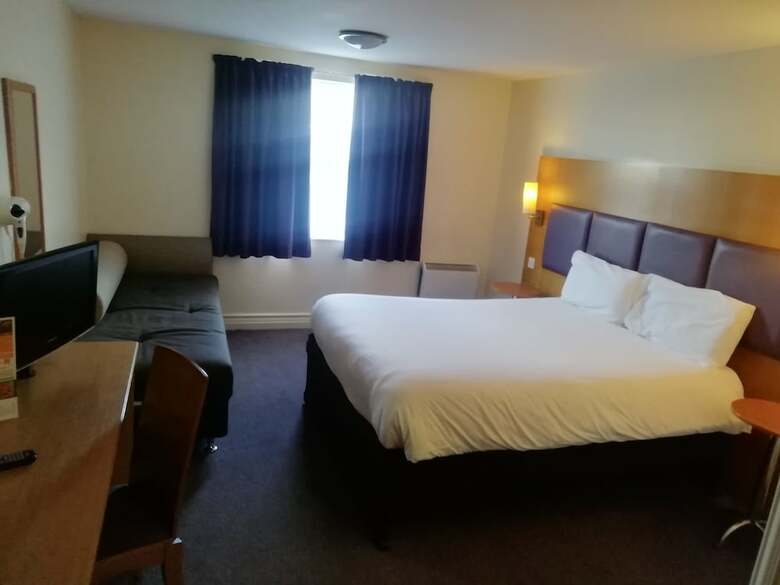 Hotel Purple Roomz