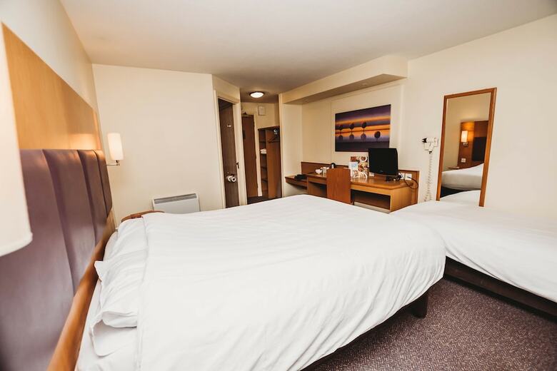 Hotel Purple Roomz