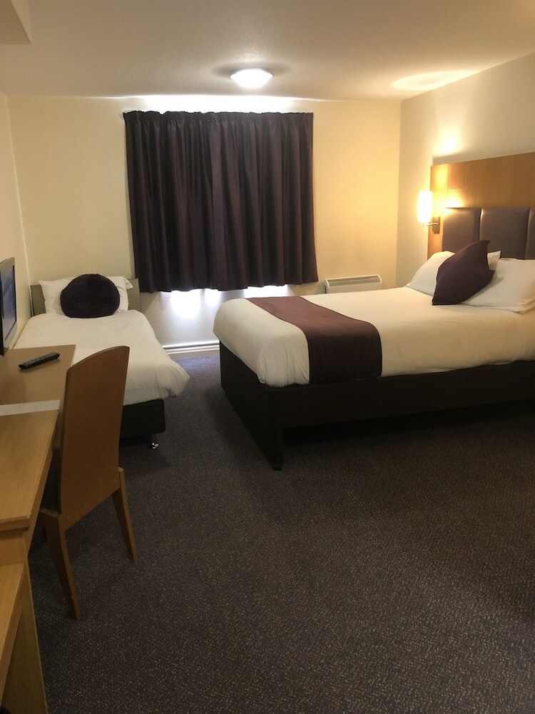 Hotel Purple Roomz