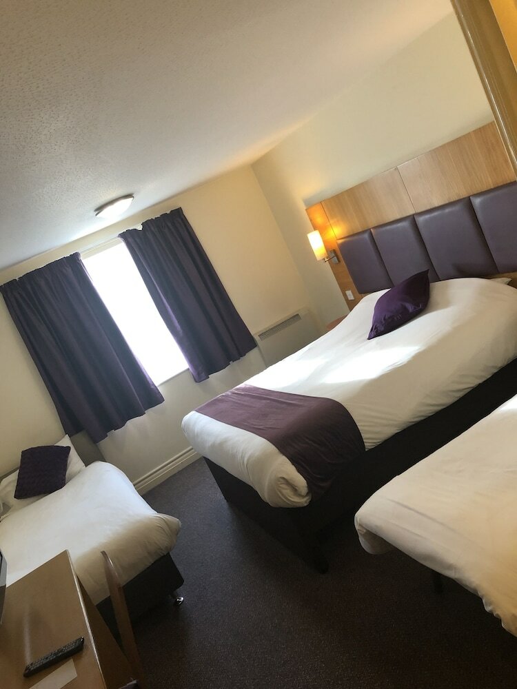 Hotel Purple Roomz