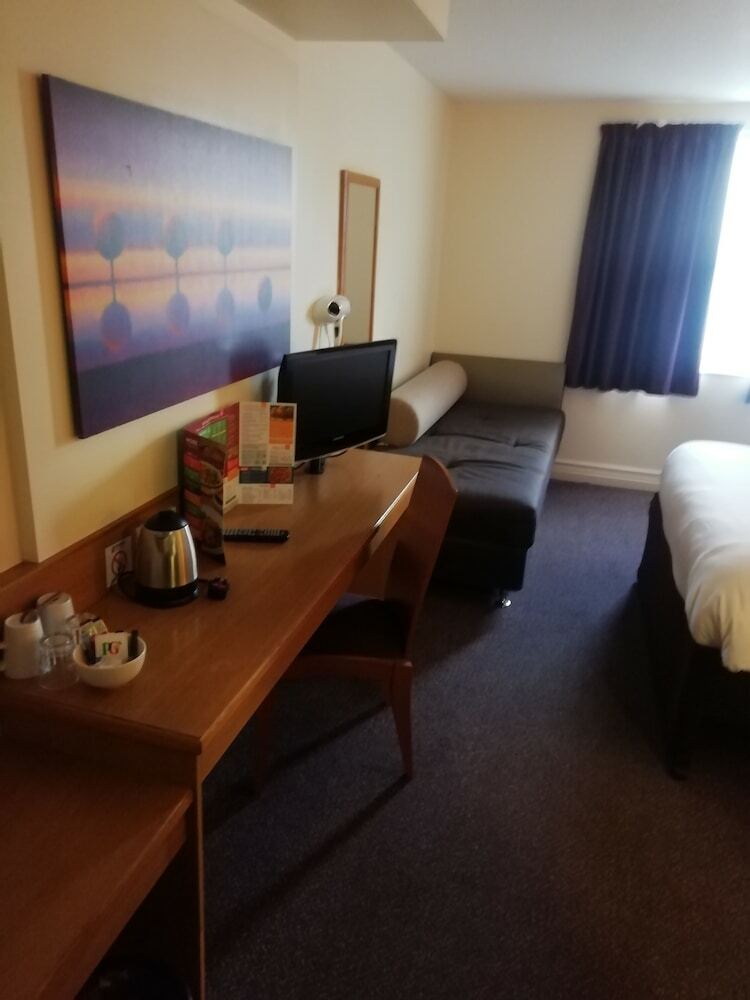 Hotel Purple Roomz