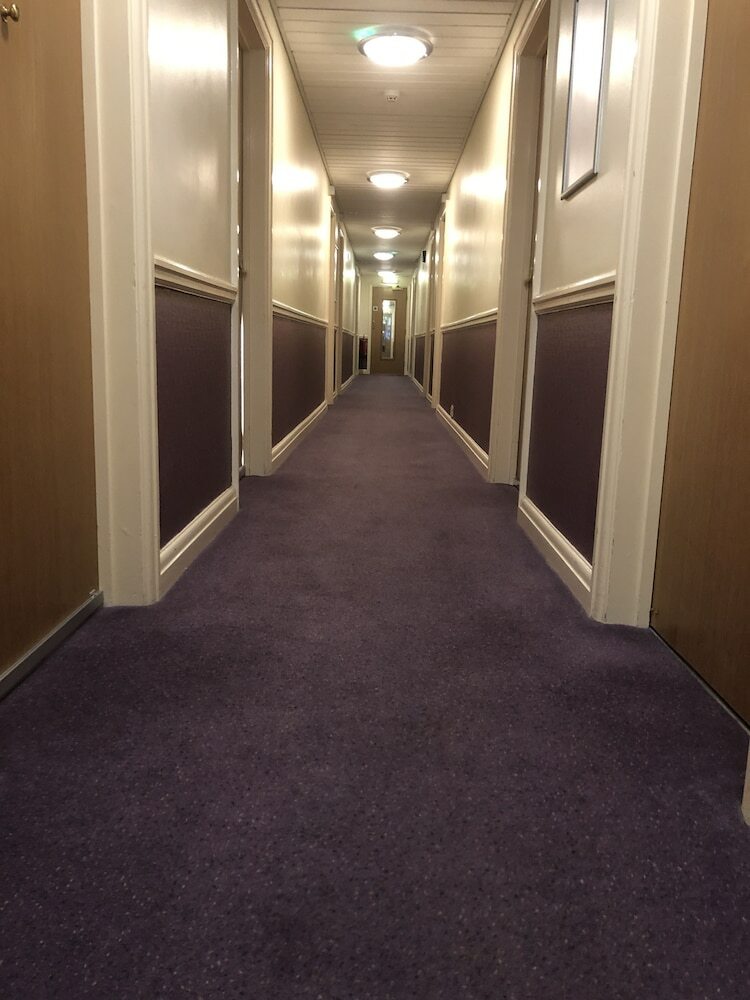 Hotel Purple Roomz