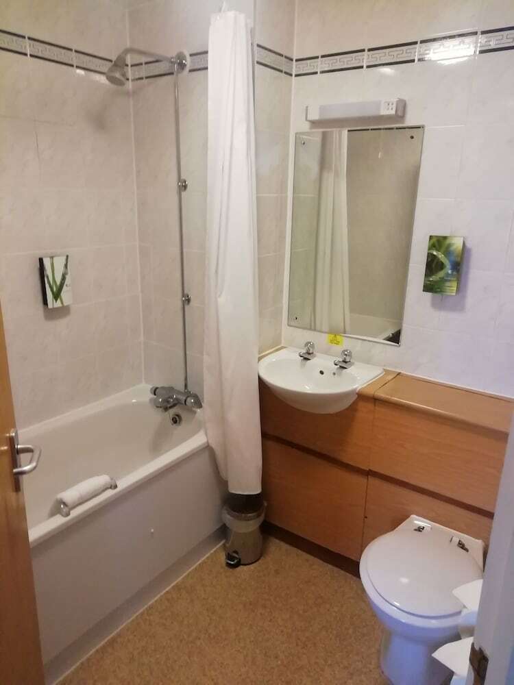 Hotel Purple Roomz