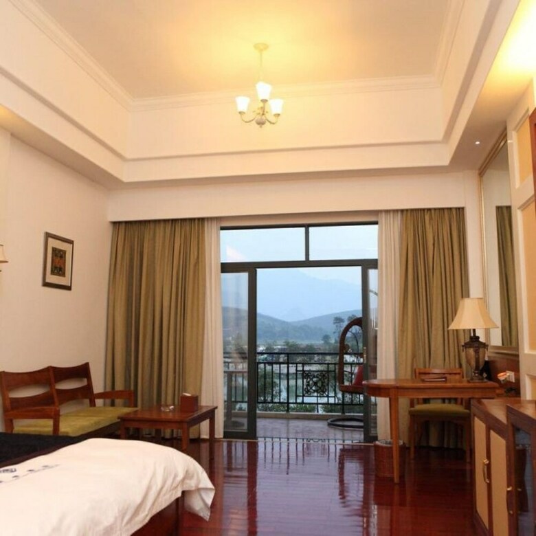 Palace International Hot Spring Hotel