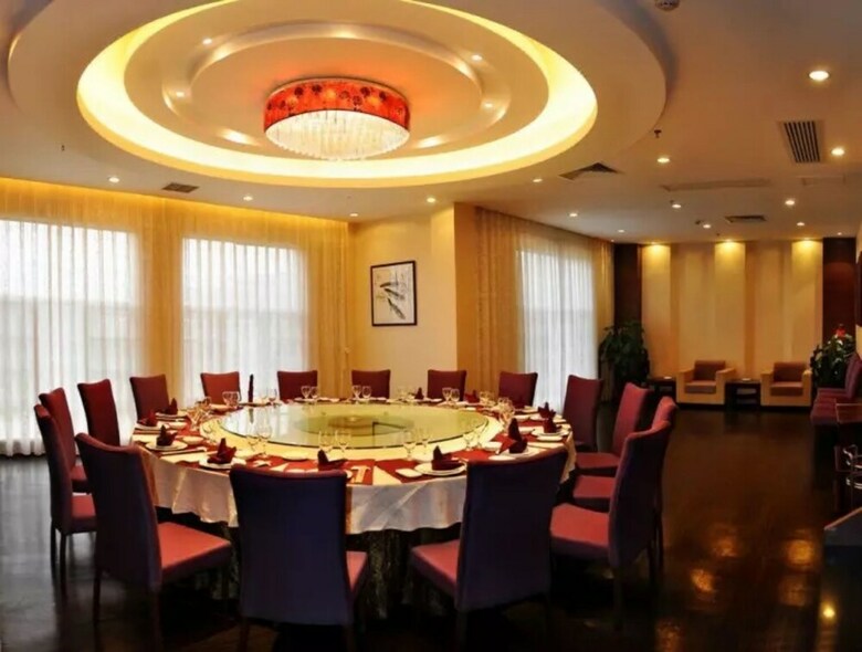 Palace International Hot Spring Hotel
