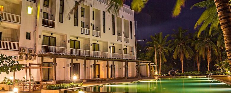 Camaya Coast Hotel