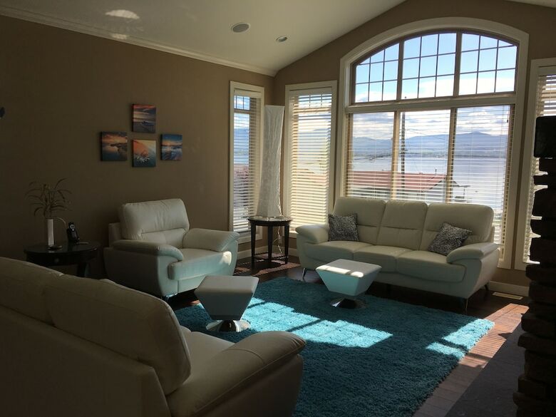 Hotel Luxury Lakefront Rooms
