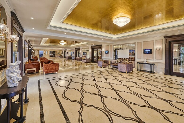 Hotel Mayfair Lake Resort
