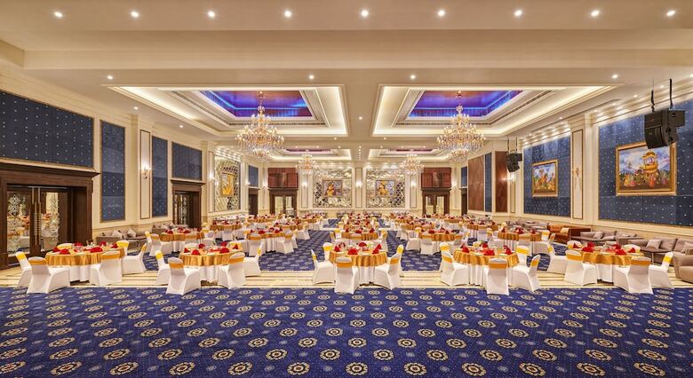 Hotel Mayfair Lake Resort