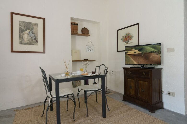 Agroturismo Castello Di Serragiumenta