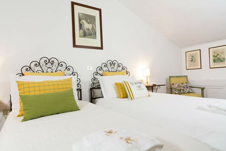 Agroturismo Castello Di Serragiumenta