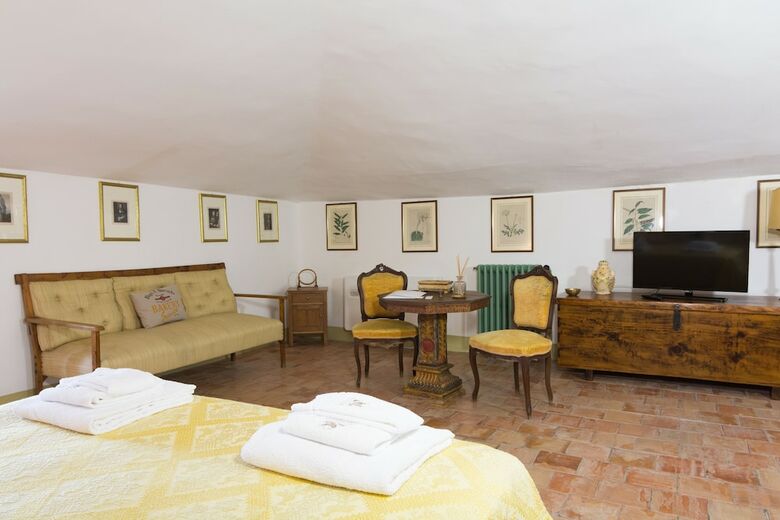 Agroturismo Castello Di Serragiumenta