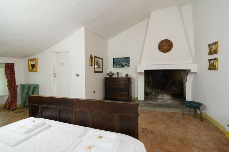 Agroturismo Castello Di Serragiumenta