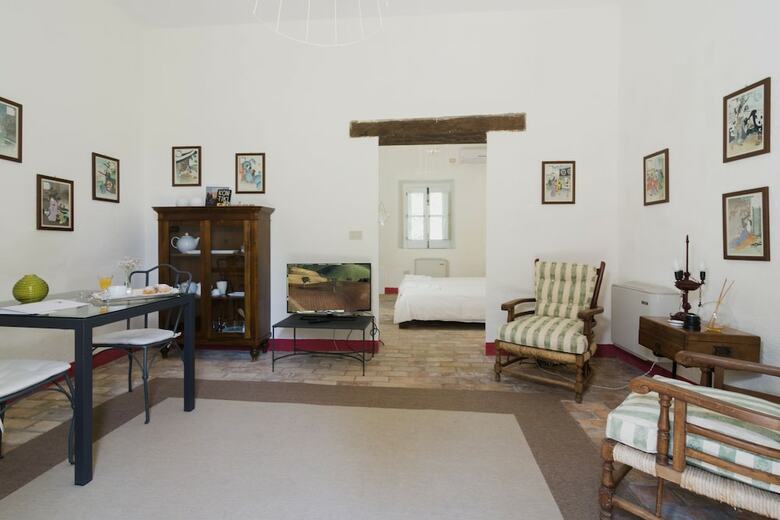 Agroturismo Castello Di Serragiumenta