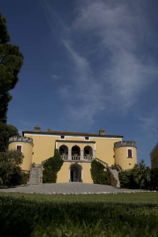 Agroturismo Castello Di Serragiumenta