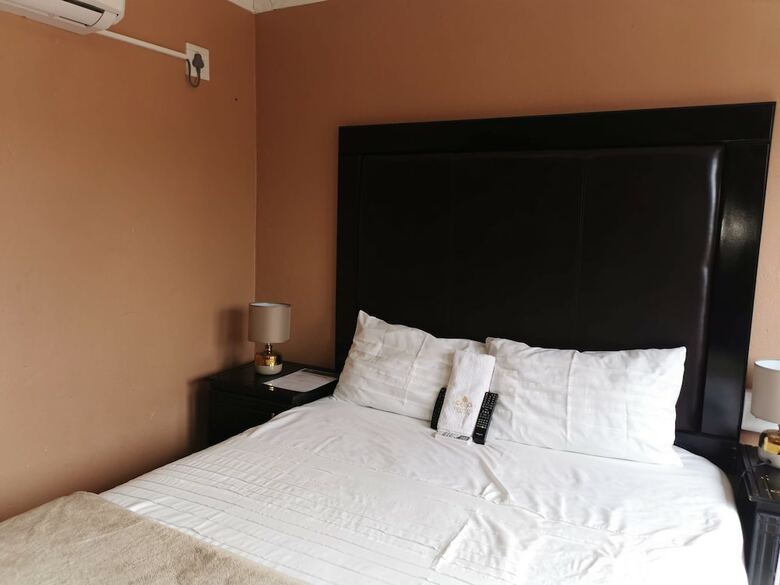 Hotel Thavhani Guest House