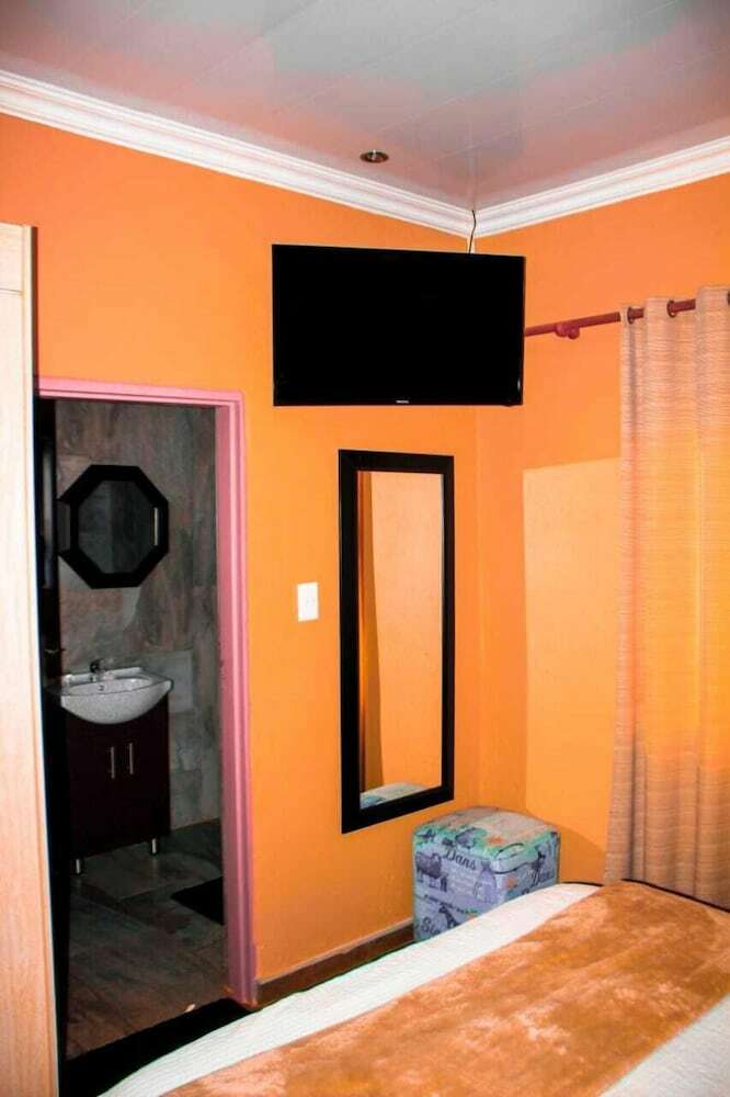 Hotel Thavhani Guest House