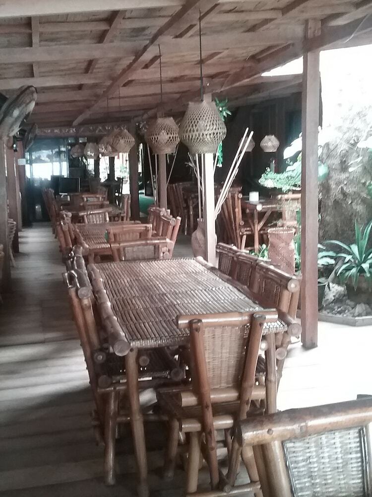 Hotel Shangri-la Resto Bar And Functions