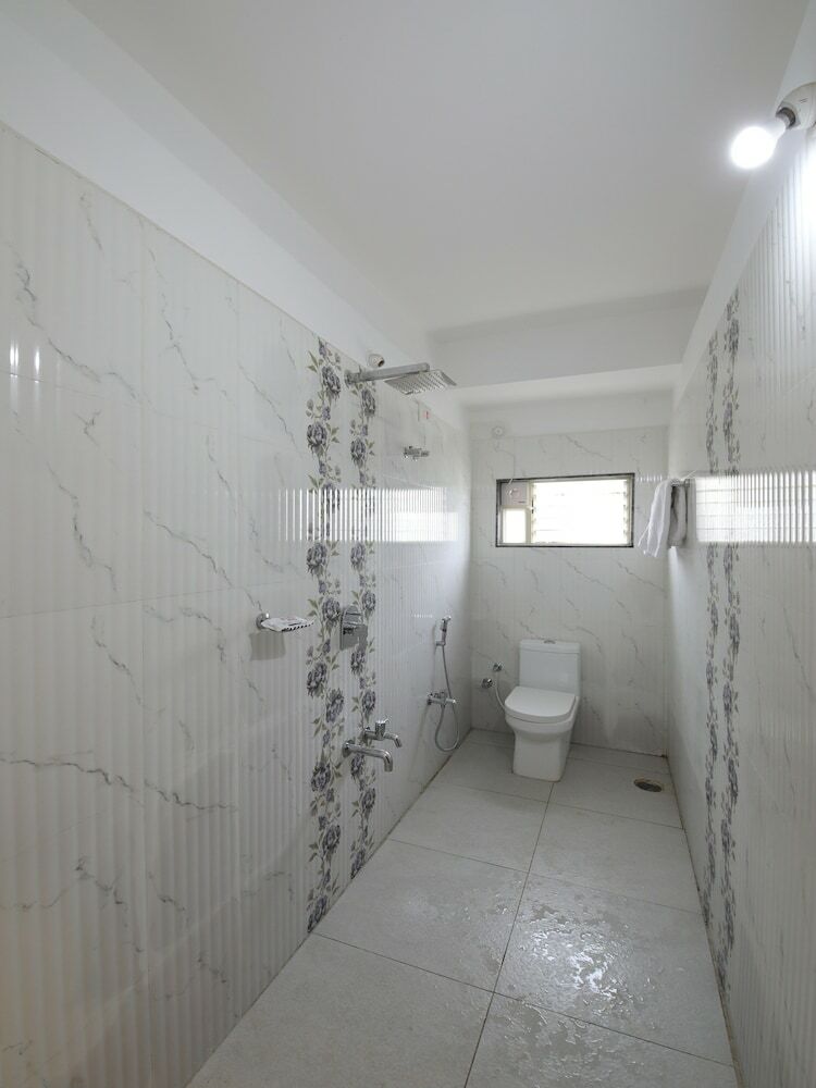 Hotel Oyo 23994 Rich Fort