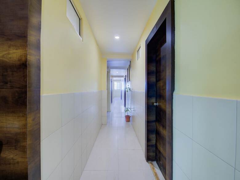 Hotel Oyo 27822 Amrut Executive