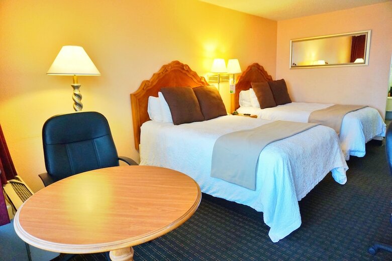 Hotel Castle Inn & Suites