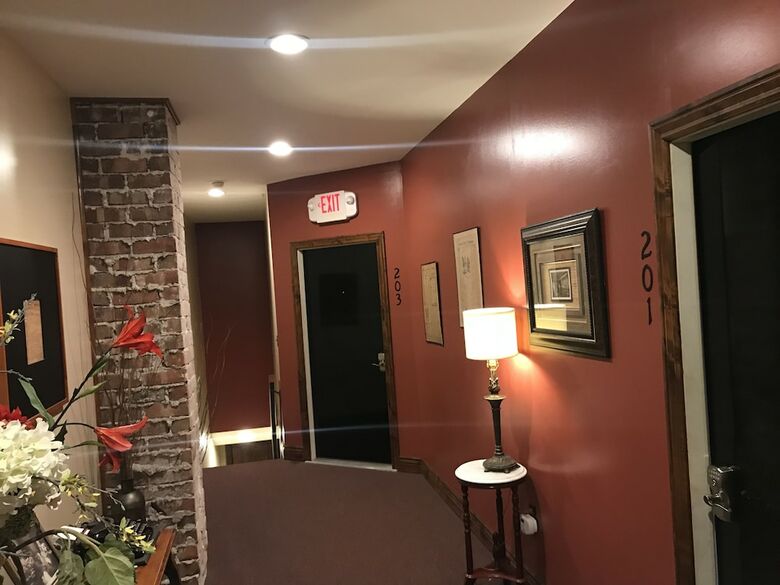 Hotel Caldwell Messenger Suites
