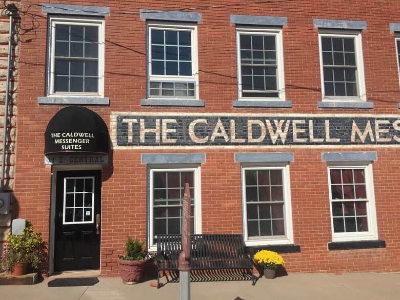 Hotel Caldwell Messenger Suites
