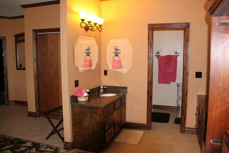 Hotel Caldwell Messenger Suites