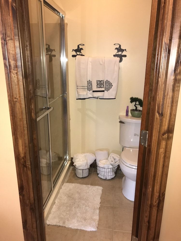 Hotel Caldwell Messenger Suites