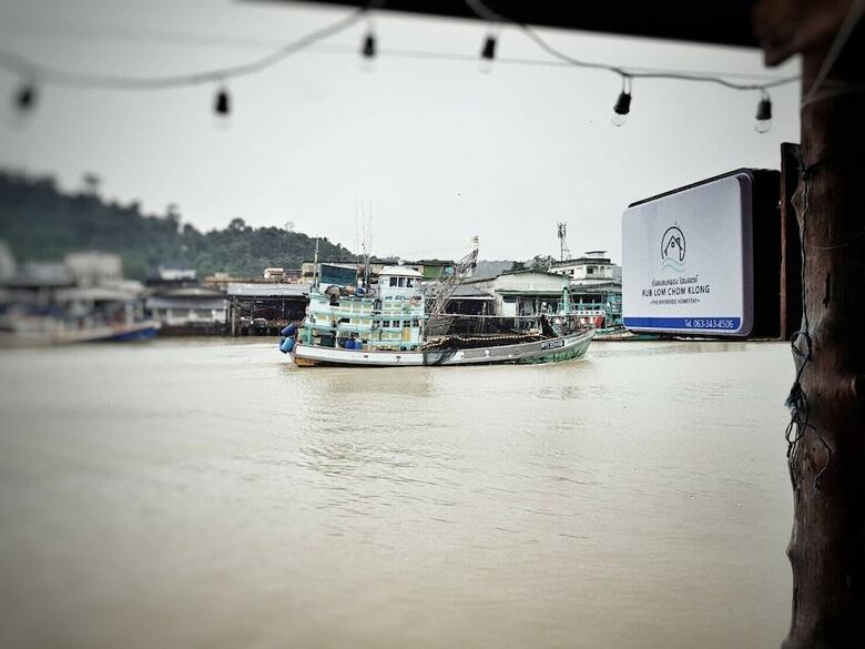 Hostal Rub Lom Chom Klong  By Fisherman Village