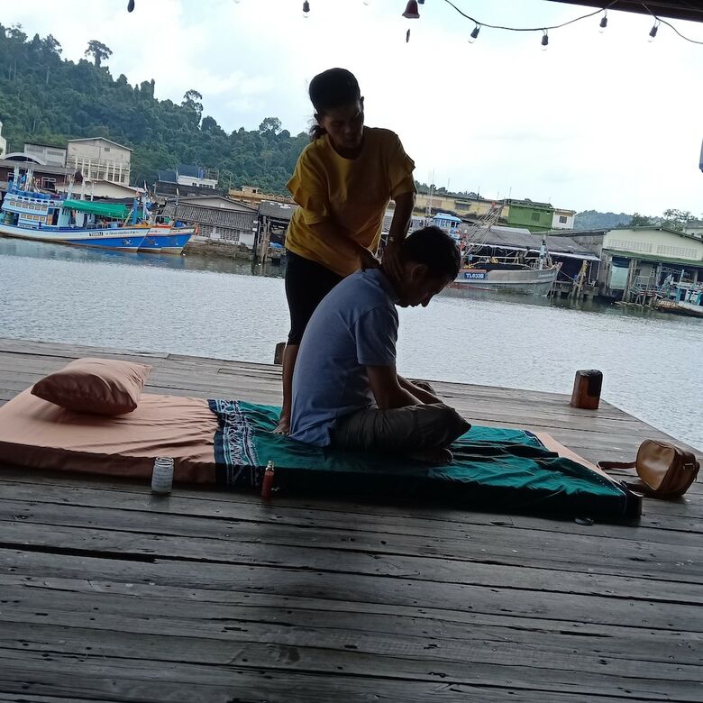 Hostal Rub Lom Chom Klong  By Fisherman Village