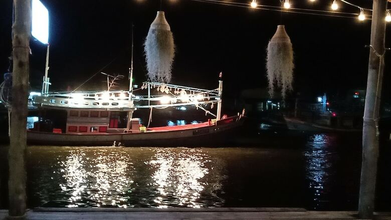 Hostal Rub Lom Chom Klong  By Fisherman Village