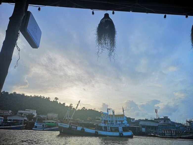Hostal Rub Lom Chom Klong  By Fisherman Village