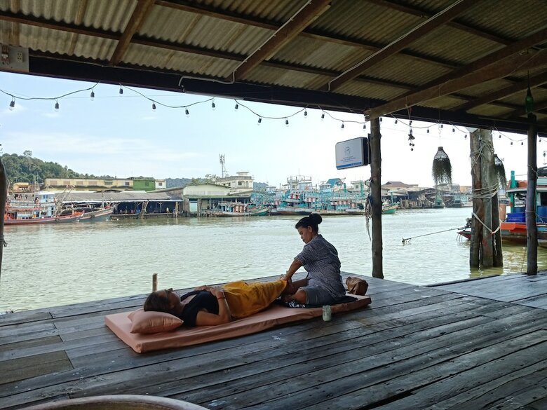 Hostal Rub Lom Chom Klong  By Fisherman Village