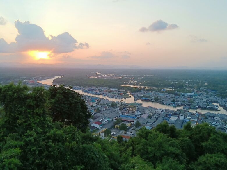 Hostal Rub Lom Chom Klong  By Fisherman Village