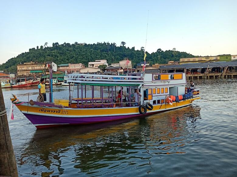 Hostal Rub Lom Chom Klong  By Fisherman Village