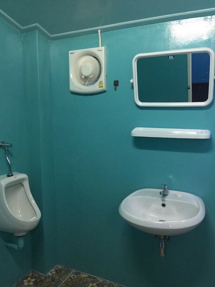 Hostal Rub Lom Chom Klong  By Fisherman Village
